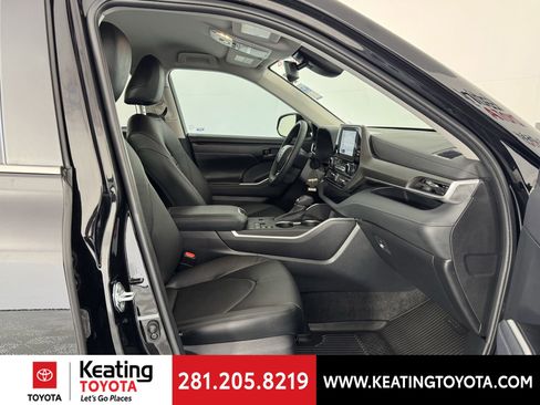 Used 2023 Toyota Highlander LE FWD image 21