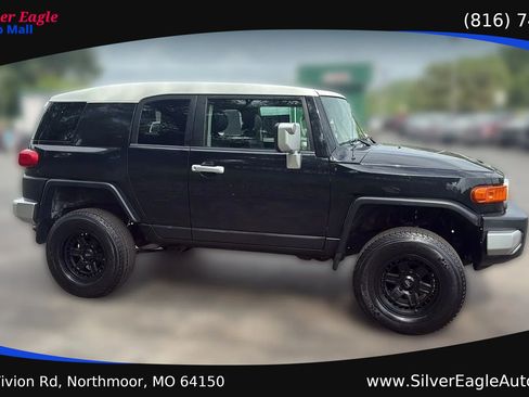 Used 2008 Toyota FJ Cruiser 2WD w/ Convenience Pkg image 7