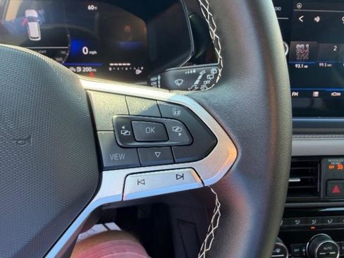 Used 2024 Volkswagen Taos SE w/ Panoramic Sunroof Package image 23