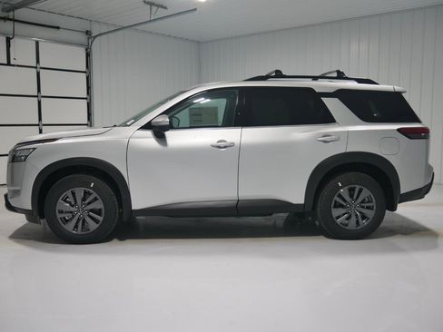 New 2025 Nissan Pathfinder SV w/ Black Appearance Package image 8