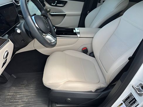 Used 2024 Mercedes-Benz GLC 300 4MATIC image 10