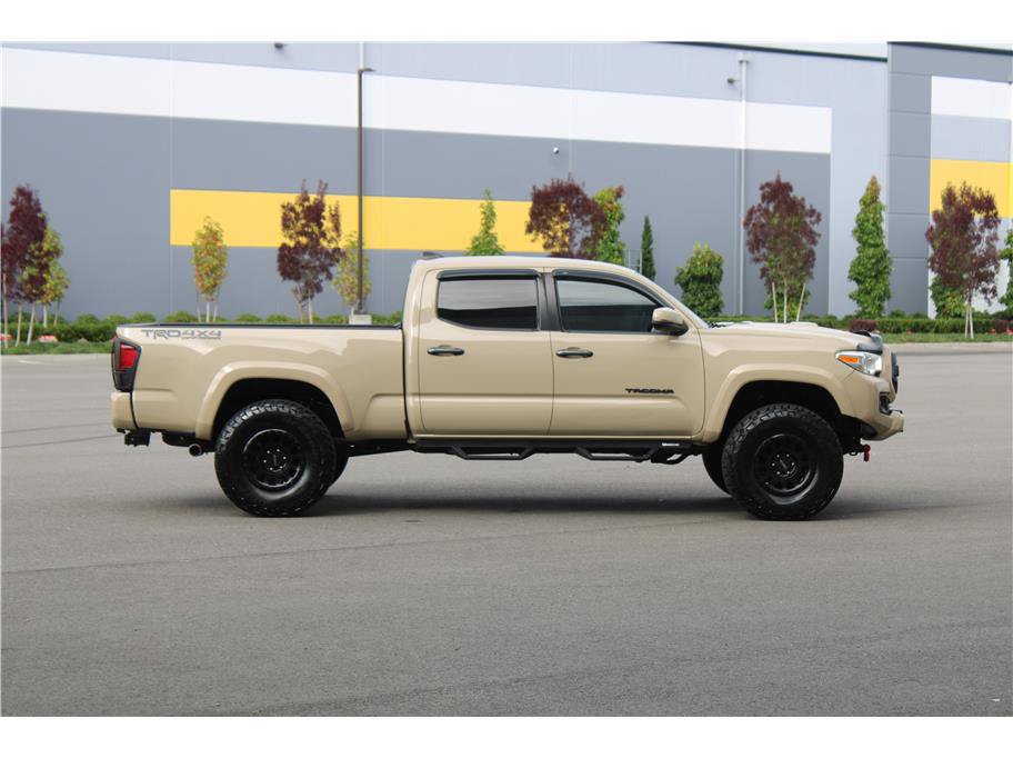Used 2019 Toyota Tacoma TRD Sport w/ Exterior Package AWD/4WD image 4