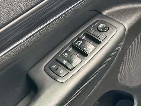 Used 2019 Jeep Grand Cherokee Limited AWD/4WD image 10