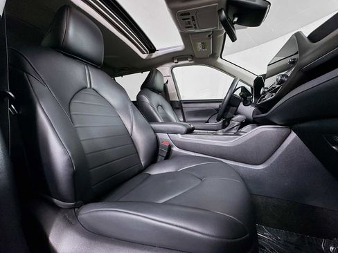 Used 2024 Toyota Highlander XLE image 27