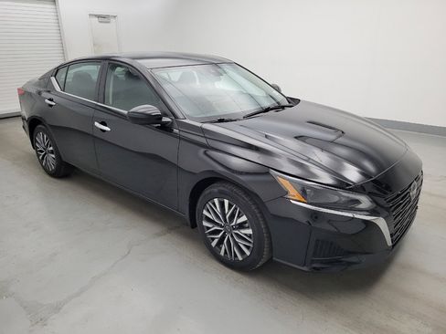 Used 2023 Nissan Altima 2.5 SV AWD/4WD image 11