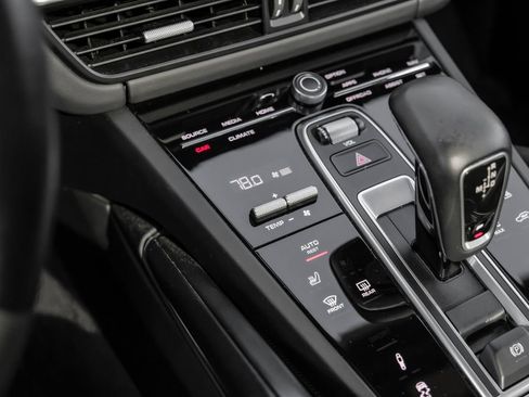 Used 2020 Porsche Cayenne Turbo image 26