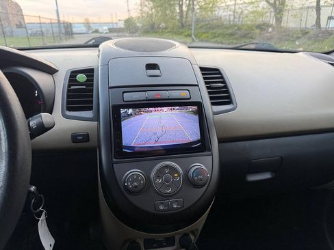Used 2012 Kia Soul ! FWD image 15
