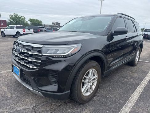 Used 2025 Ford Explorer Active AWD/4WD image 1