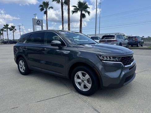 Used 2023 Kia Sorento LX FWD image 3