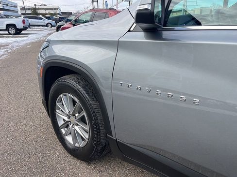 Used 2023 Chevrolet Traverse LT image 15
