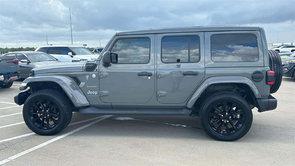 Used 2023 Jeep Wrangler Unlimited Sahara w/ Cold Weather Group AWD/4WD image 11