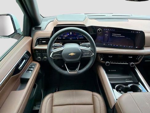 Used 2026 Chevrolet Suburban High Country AWD/4WD image 18