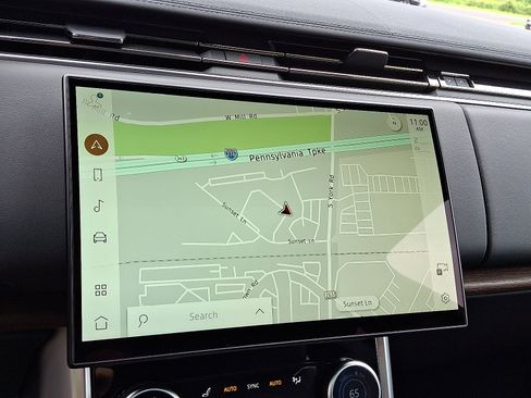 Certified 2023 Land Rover Range Rover SE image 17