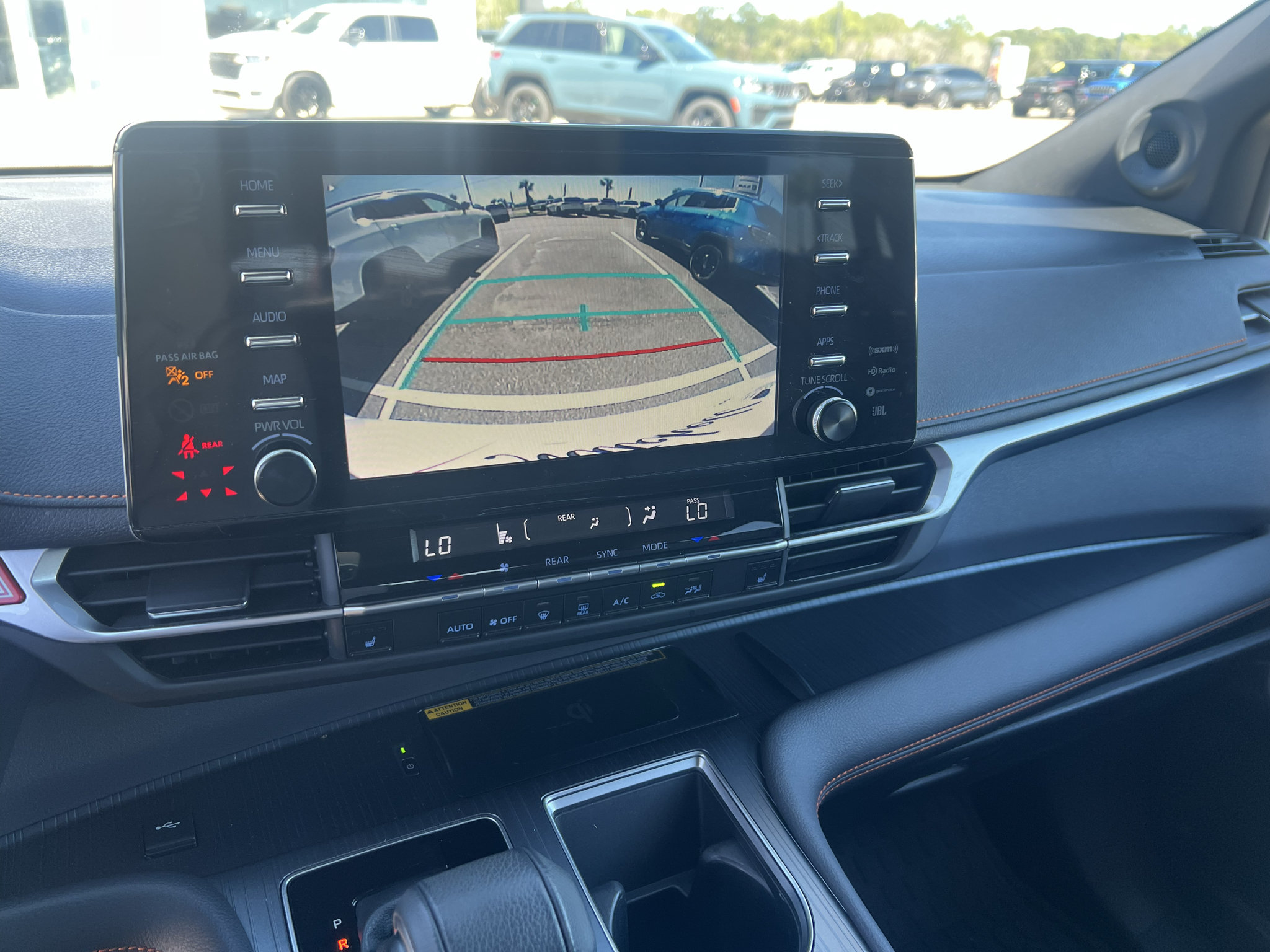 Used 2024 Toyota Sienna XSE w/ XSE Plus Package FWD image 26