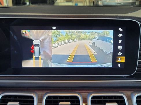 Used 2022 Mercedes-Benz GLS 450 4MATIC image 11