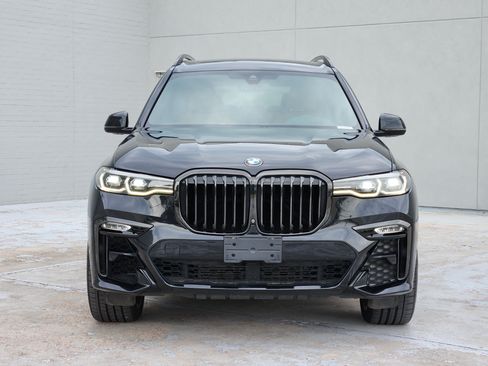 Used 2021 BMW X7 xDrive40i w/ M Sport Package AWD/4WD image 3