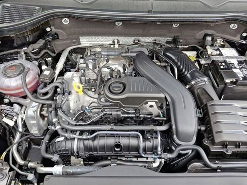 Certified 2024 Volkswagen Taos SE w/ Panoramic Sunroof Package image 29