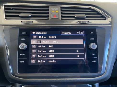 Certified 2023 Volkswagen Tiguan SE FWD image 3