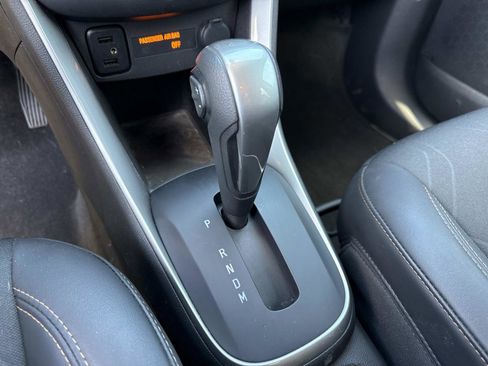 Used 2022 Chevrolet Trax LT w/ LT Convenience Package image 25