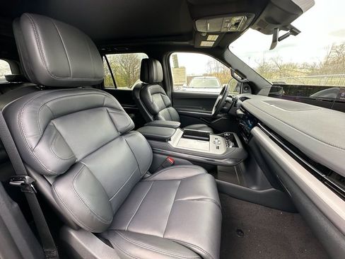 New 2026 Lincoln Navigator Reserve w/ Jet Appearance Package AWD/4WD image 21