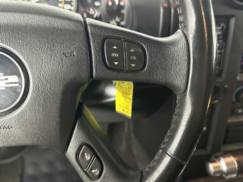 Used 2005 HUMMER H2 w/ Preferred Equipment Group image 28