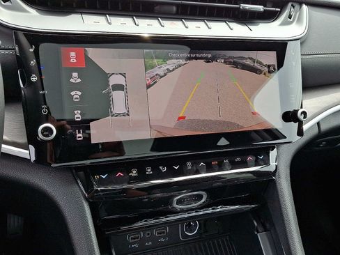 New 2026 Jeep Grand Cherokee Limited AWD/4WD image 14