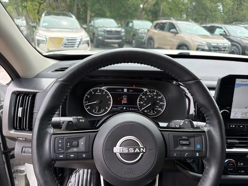 Certified 2024 Nissan Pathfinder SL FWD image 20