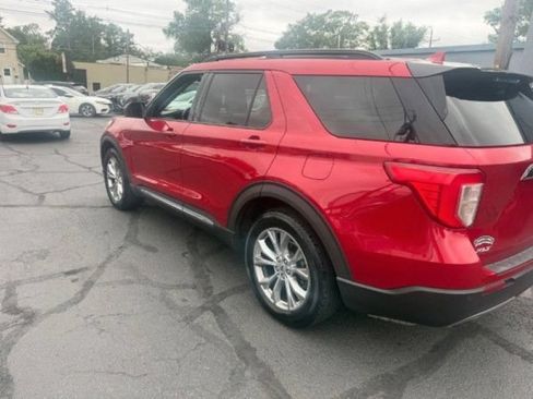 Used 2020 Ford Explorer XLT w/ Equipment Group 202A AWD/4WD image 12