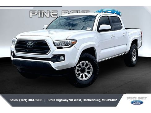 Used 2018 Toyota Tacoma SR5 RWD image 10