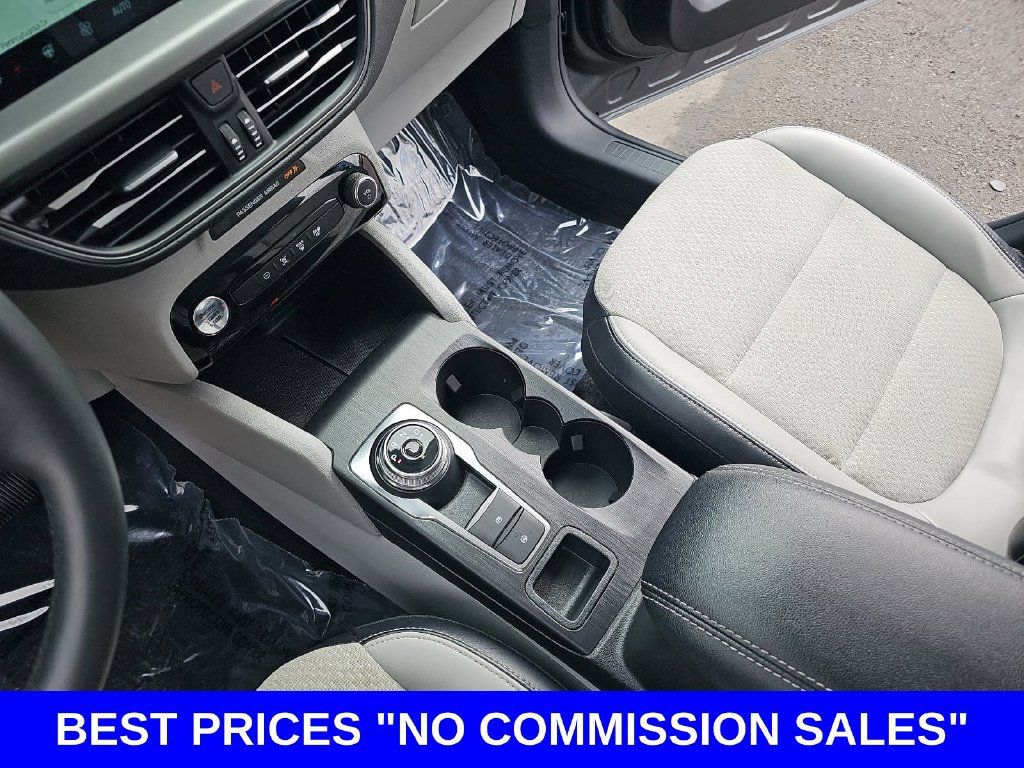 Used 2025 Ford Escape SE FWD image 25