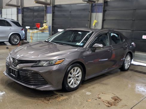 Used 2018 Toyota Camry LE w/ Convenience Package image 4