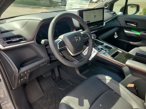 New 2026 Toyota Sienna XSE FWD image 17