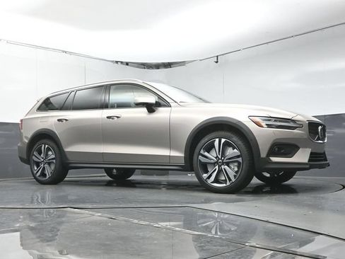 New 2026 Volvo V60 B5 Cross Country Plus w/ Protection Package Premier AWD/4WD image 42