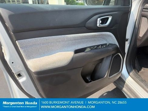 Used 2024 Jeep Compass Latitude AWD/4WD image 11