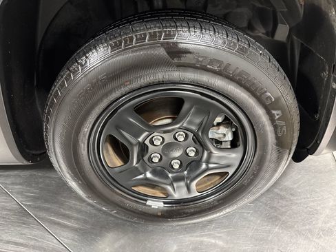 Used 2019 Jeep Renegade Sport w/ UConnect 7.0 Group FWD image 14