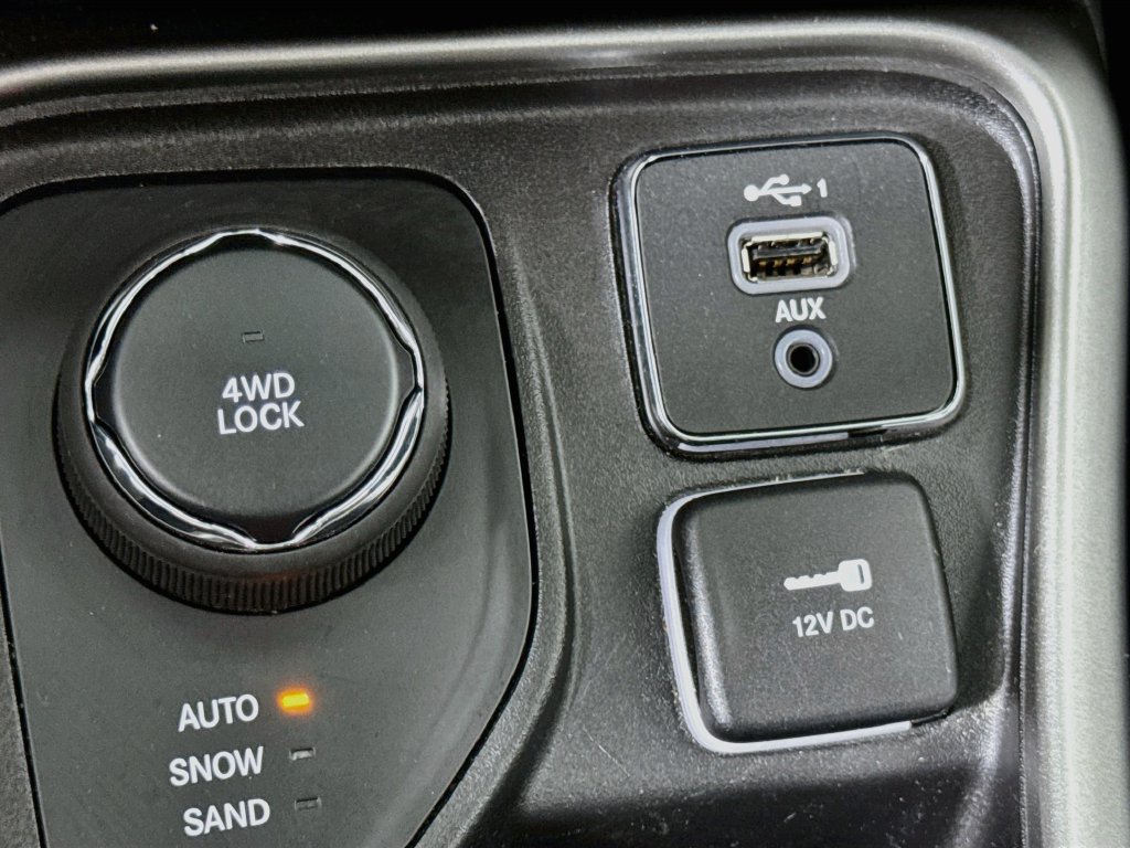 Used 2020 Jeep Compass Sport AWD/4WD image 13