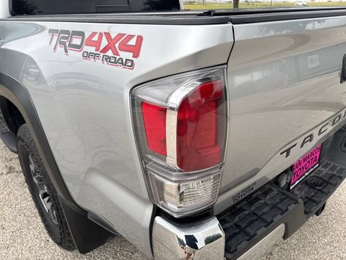 Used 2022 Toyota Tacoma TRD Off-Road AWD/4WD image 33
