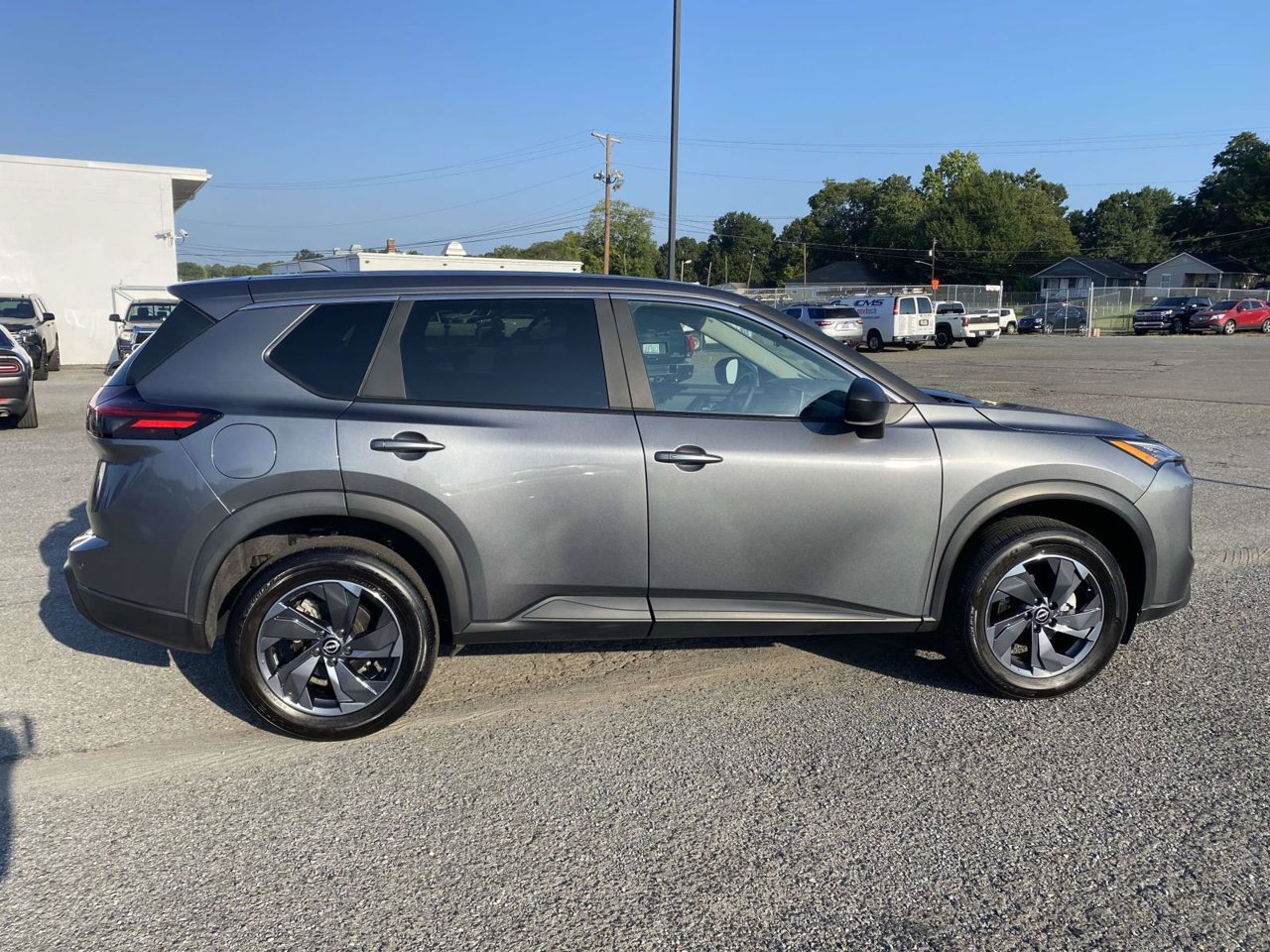 Used 2025 Nissan Rogue SV FWD image 9