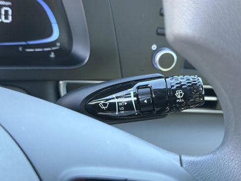 Used 2025 Hyundai Elantra SE image 20