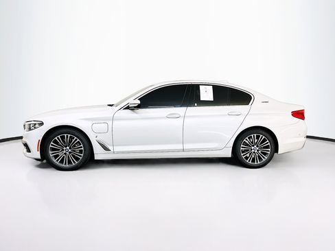 Used 2019 BMW 530e xDrive w/ Premium Package image 4