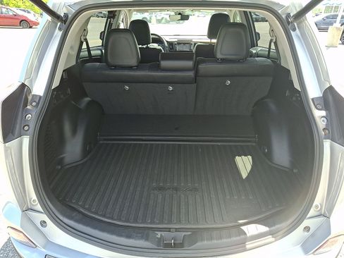 Used 2018 Toyota RAV4 Limited AWD/4WD image 29