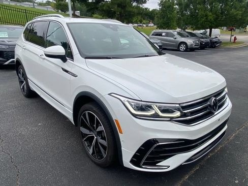 Used 2023 Volkswagen Tiguan SEL R-Line AWD/4WD image 7