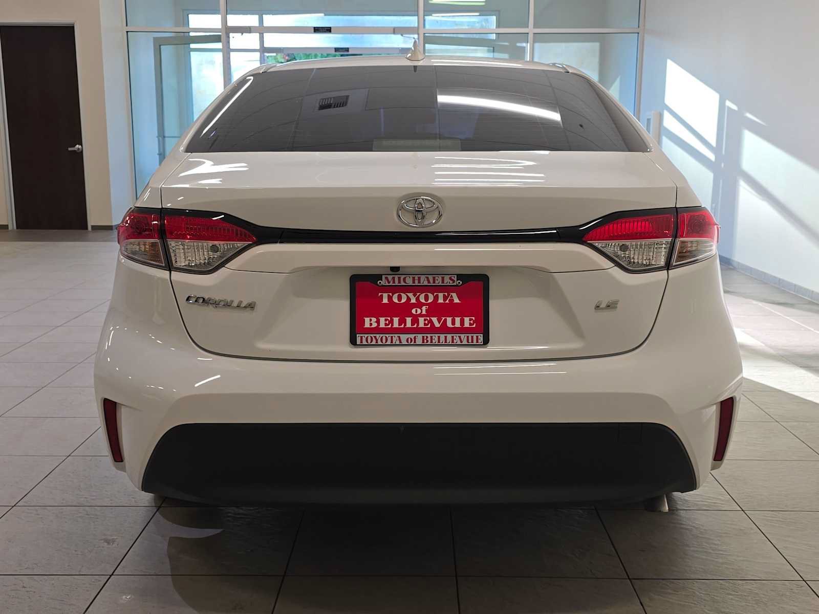 Used 2025 Toyota Corolla LE FWD image 5