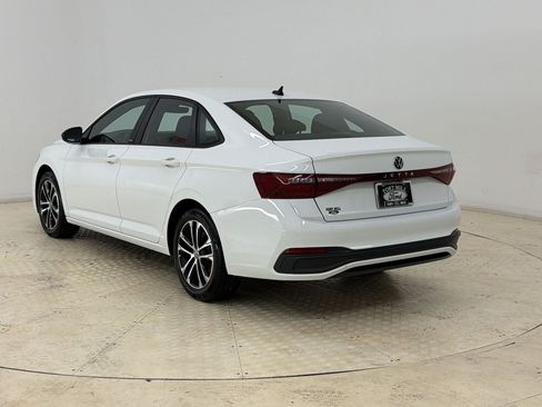 Used 2025 Volkswagen Jetta Sport FWD image 3