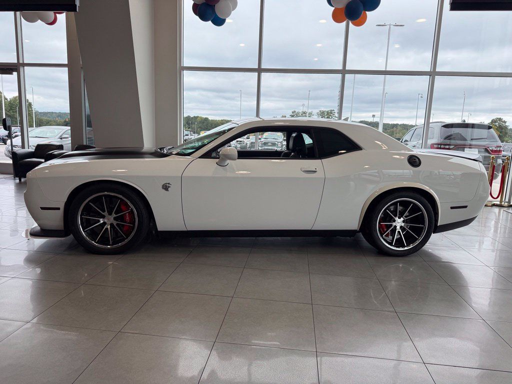 Used 2023 Dodge Challenger SRT Hellcat RWD image 2