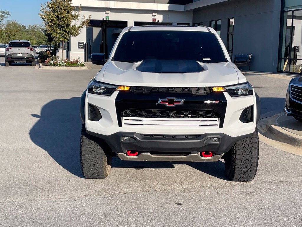 Used 2024 Chevrolet Colorado ZR2 w/ ZR2 Convenience Package III AWD/4WD image 2