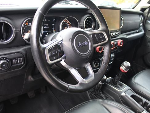 Used 2019 Jeep Wrangler Unlimited Sahara w/ Dual Top Group image 8