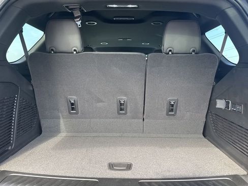 New 2025 GMC Yukon Elevation image 36