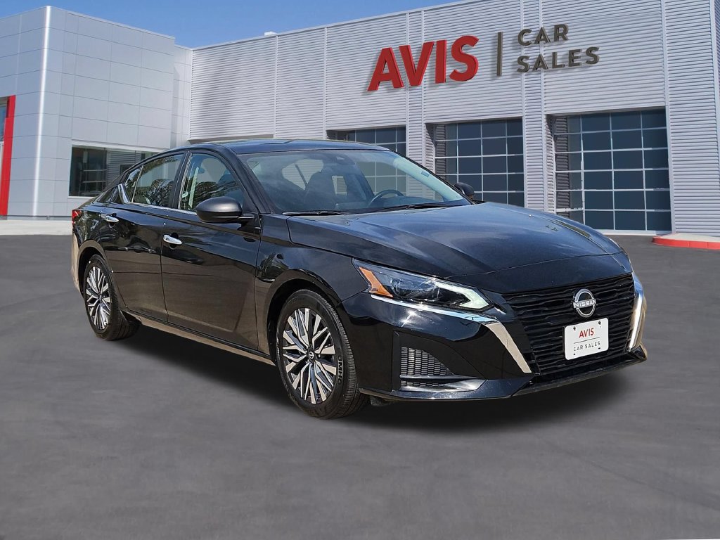Used 2025 Nissan Altima 2.5 SV FWD image 3