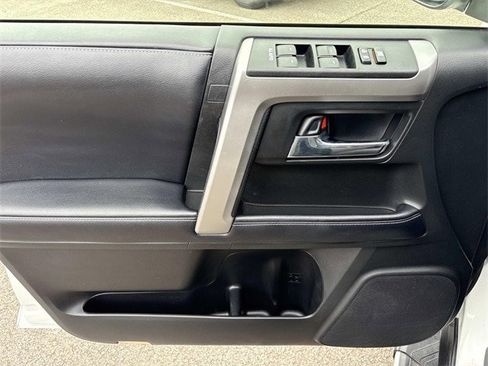 Used 2019 Toyota 4Runner SR5 w/ Four Season Floor Mat Package image 24
